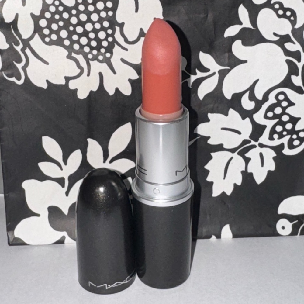 MAC Kinda Sexy lipstick